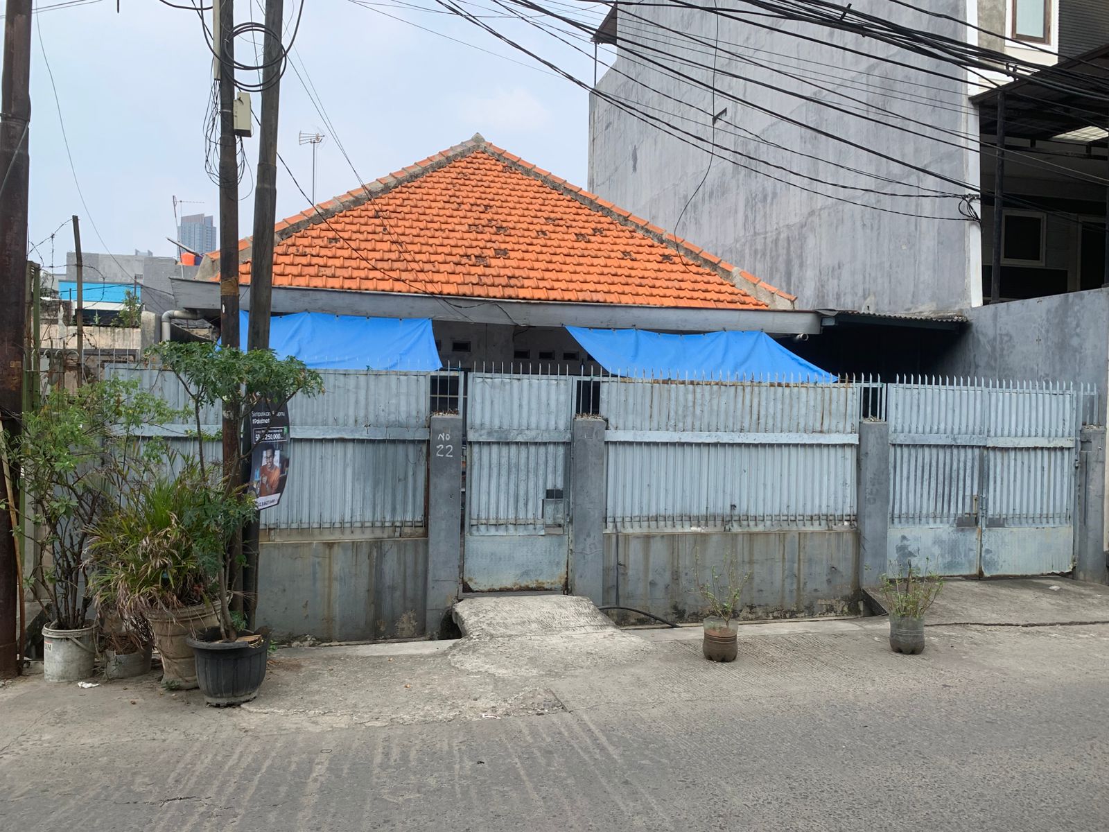 Dijual: Rumah Tua yang Menawan di Jl. Industri, Gunung Sahari, Jakarta Pusat